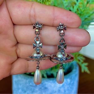 VIVIENNE WESTWOOD Silver Pearl Orb drop Earrings